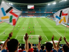 球迷越位是什么意思,看球时怎样算越位,球迷哪些行为算越位,足球观赛规则