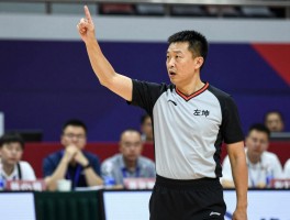 左坤篮球,如何从学生成长为国际裁判,执裁过哪些大赛,教学有何特色
