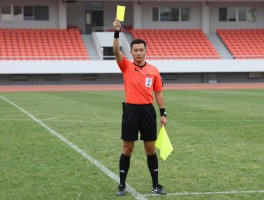 边裁足球教学，边裁旗语怎么学,越位判罚技巧有哪些,职责如何履行