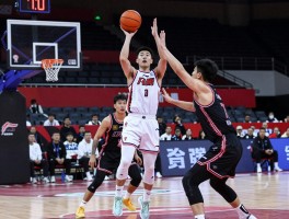 什么是篮球拜佛,拜佛过人如何不翻腕，假动作怎样骗过防守者