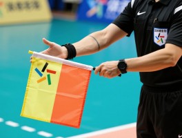 边裁手势教学,足球边裁手势有哪些,排球边裁旗语怎么打,边裁越位手势如何判断