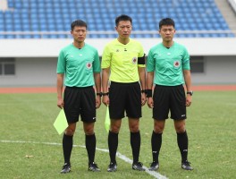 球证边裁,足球裁判如何分工,边裁旗语怎么看,越位判罚技巧