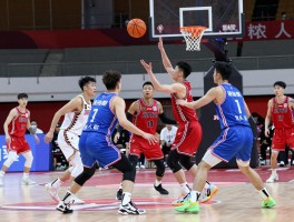 篮球进攻方式详解，如何组织快攻战术，破联防进攻阵型选择，个人进攻技巧提升