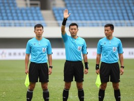 足球边裁换手,旗语标准手势,换位规则,裁判团队协作