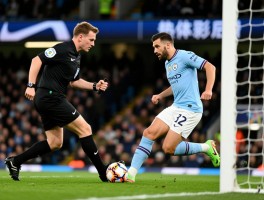 进攻有利被吹停英超,裁判为何吹停单刀球,曼城热刺争议判罚分析