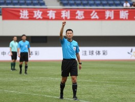进攻有利怎么判断,足球裁判如何掌握有利原则,篮球进攻时机怎样把握