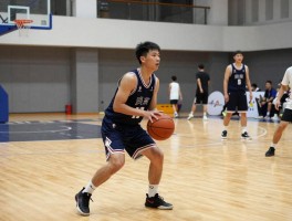 简单实用的过人篮球,初学者如何快速过人,怎样用最简单动作过人,篮球新手过人技巧