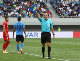 边裁举旗进球庆祝规则详解，VAR如何改变判罚,球员该如何反应,裁判沟通机制解析