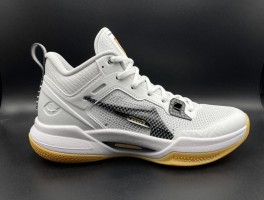 库里3篮球鞋拆解,内部构造有何特别,碳板位置在哪里,实战性能如何验证