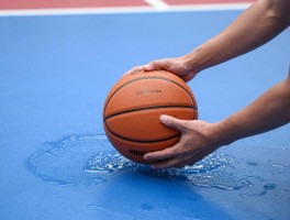 篮球碰水丨沾水后怎么处理,会有什么危害,如何正确清洁保养