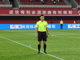 进攻有利必须有犯规吗,什么情况下裁判会掌握有利原则,有利原则如何判断进攻机会