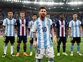 明星足球员丨历史地位如何评判,现役谁领风骚,为何梅西能称王,新生代谁最强