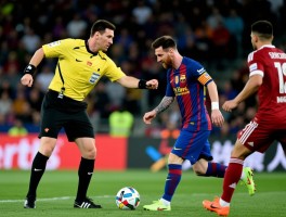 裁判吹梅西进攻有利吗,梅西是否受裁判偏袒,进攻有利原则如何应用,判罚争议案例解析