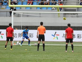 边裁点球站位,点球时边裁应该站哪里,边裁如何观察守门员移动,点球大战边裁职责有哪些