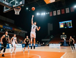 篮球比赛跳球,跳球规则全解析,交替拥有如何判定,跳球违例如何处理