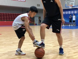 篮球打脚方法,具体步骤是什么,需要哪些材料,如何避免崴脚