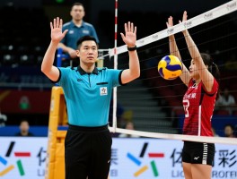 边裁站位排球实战指南,如何避免位置错误,裁判手势怎么理解,司线员如何配合