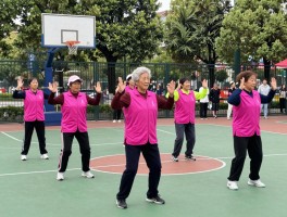 大爷大妈篮球场跳广场舞，冲突根源何在，如何实现资源共享，时间如何合理分配
