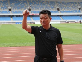 边裁越位讲解,判罚标准是什么,旗语如何解读,怎样避免误判