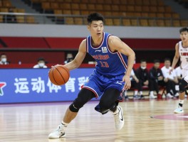 篮球运球发力技巧丨运球时手指如何发力,身体重心怎么控制,运球节奏如何把握