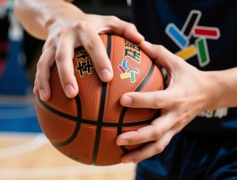 多大的手能抓住篮球,手掌小能抓球吗,手小如何抓球训练