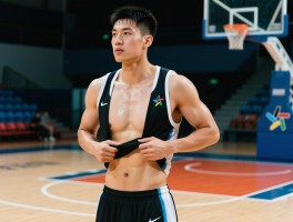 打篮球脱衣,篮球服怎么选,出汗多怎么办,半裸上身是否得体