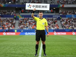 荷兰边裁无缘欧洲杯,误判如何影响裁判生涯,VAR能否杜绝错漏判