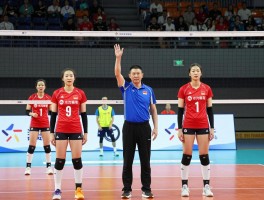 排球队边裁职责解析,边裁手势如何理解,边裁与主裁如何配合,边裁判罚争议如何处理