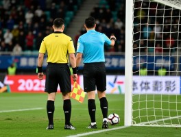 越位裁判是什么意思,边裁和VAR如何判断越位,2025年越位新规有哪些变化