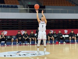 接到篮球后丨可以走几步,如何避免违例,三威胁动作怎么用