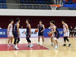 篮球几个人一队,正式比赛每队几人上场,替补名额有多少