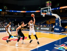 篮球规则是什么,FIBA比赛规则详解,常见违例犯规如何判断