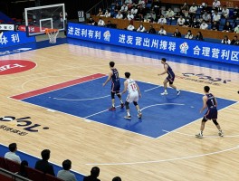 篮球赛进攻有利区,合理冲撞区如何界定,进攻有利区规则是什么,怎样利用进攻有利区得分