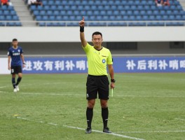 进攻有利补哨，裁判什么时候补哨，补哨规则怎么判定，有利后补牌合理吗