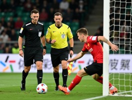 边裁的犯规判罚全解析，如何识别越位与手球犯规，边裁如何与主裁沟通协作