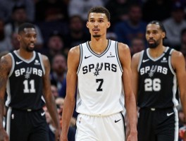 NBA马刺队球员名单哪里找,2025-26赛季阵容有何变化,文班亚马表现如何