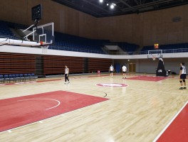 篮球资料大全丨基本规则有哪些,如何系统学习技巧,场地装备怎么选