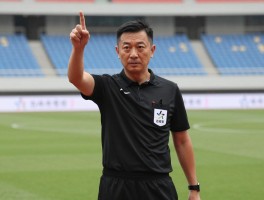 边裁能解释吗丨边裁职责包括哪些,判罚越位标准是什么,旗语如何理解