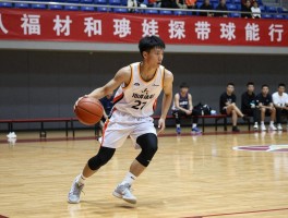 篮球带球技巧丨新手如何快速提升控球能力,怎样练习弱侧手运球,过人时如何保护球