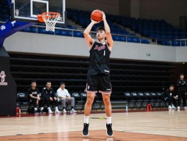 男神篮球穿搭指南,如何成为球场焦点,装备选择有哪些技巧