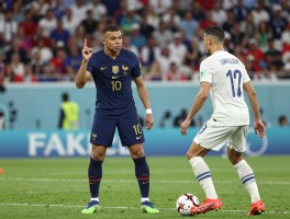 法国世界杯有利进攻手势,进攻有利原则判罚时机,姆巴佩走廊战术揭秘,格列兹曼核心作用