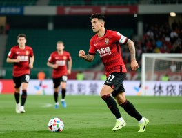 2足球员丨谁是最强2号传奇，右后卫如何统治绿茵场，现役谁能继承衣钵？