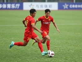 中国在国外踢球的球员,现状如何,面临哪些挑战,未来出路在哪儿