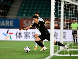 越位护球是什么意思,越位位置护球算犯规吗,护球行为如何影响越位判罚,越位护球经典案例