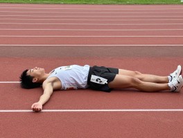 边裁侧躺危害有多大,如何减轻侧躺伤害,正确姿势怎么调整