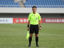 足球边裁范围,边裁和主裁判怎么分工,边裁判罚越位要注意什么,边裁旗语怎么看