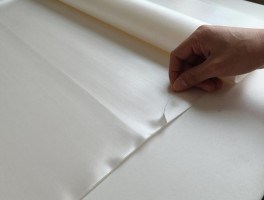 裁绸子用什么裁不脱边,丝绸裁剪怎么防止抽丝,绸缎毛边处理方法有哪些