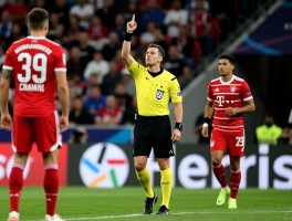 拜仁进攻有利被吹，欧冠半决赛致命误判为何频发，边裁道歉能否挽回公正？