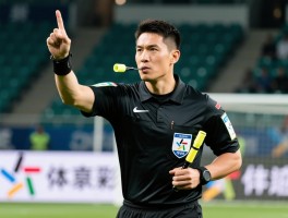 进攻有利裁判吹结束,如何判断有利是否成立,有利原则手势代表什么,裁判过早吹哨怎么办