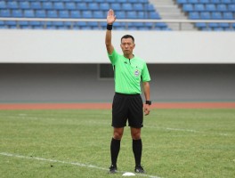 进攻有利要吹哨吗：裁判何时鸣哨，有利原则手势解读，掌握有利后如何补罚？